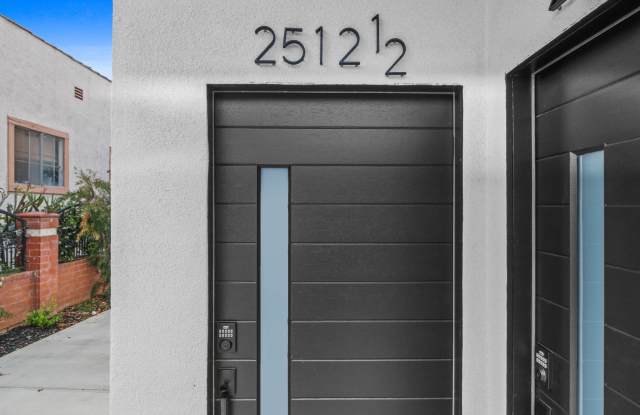 2512 1/2 Pennsylvania Avenue