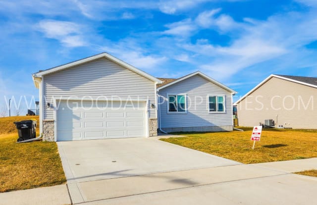 1932 Southbridge Dr - 1932 Southbridge Drive, Adel, IA 50003