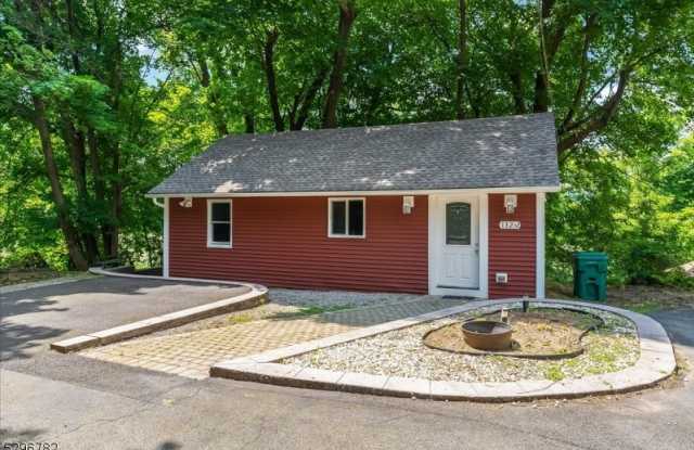 132 Sparta Ave