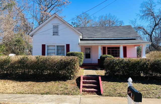MOVE IN SPECIAL! Welcome home! Great location! 3 bed, 1 bath, large kitchen, parking for 2, lots of green space, W/D hookups, must see!