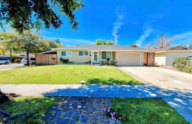 Beautifully Remodeled 3bd House on Large Corner Lot! - 685 Harriet Avenue, Campbell, CA 95008