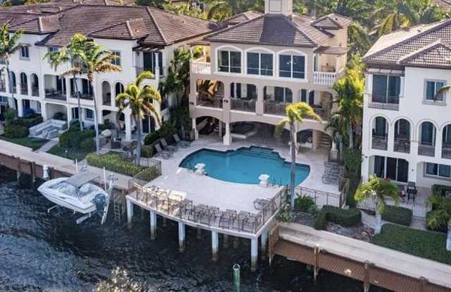 3042 WATERSIDE Circle