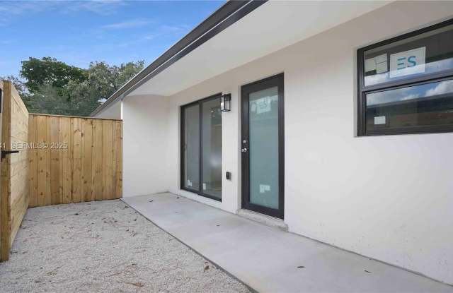 1119 W Las Olas Blvd