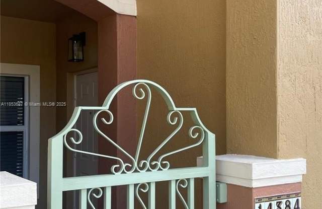 Photo of 14384 SW 11th St