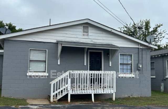 Photo of 909 Cleveland St