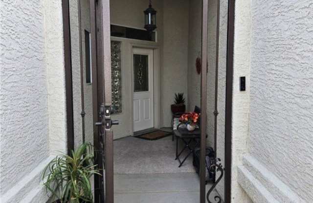 2048 E Lago Grande Place