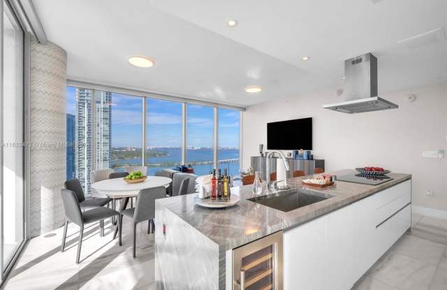 Photo of 700 NE 26th Ter