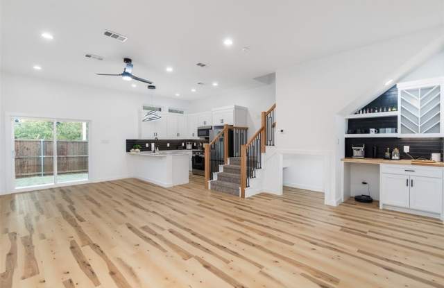 Photo of 3405 Crockett Street