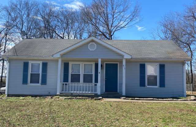 $1350 - 3 Bedroom 2 Bath Ranch Home - 815 Princeton Circle, Clarksville, TN 37042