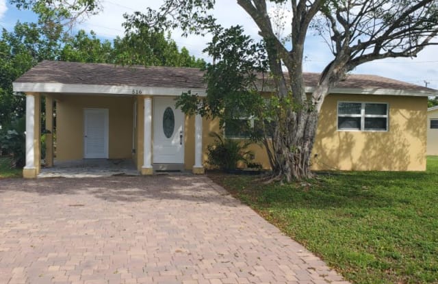 516 NW 8TH CT - 516 Northwest 8th Court, Boynton Beach, FL 33426