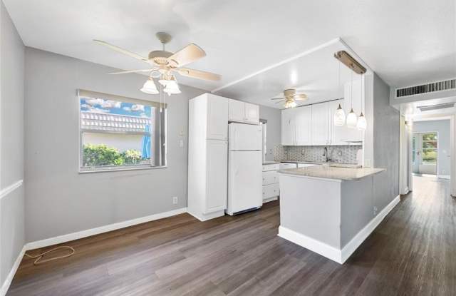 Photo of 220 Seville J