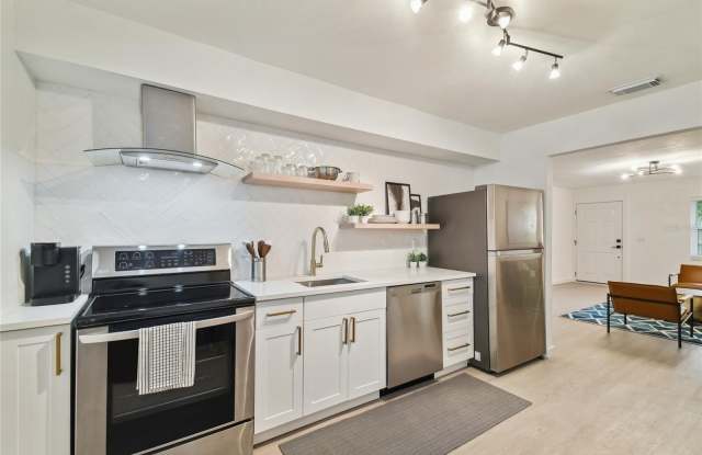 6422 S ADELIA AVENUE