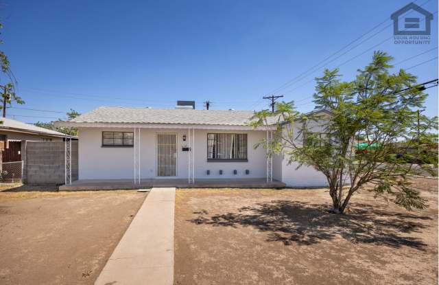 3Bed/1.5Bath House at Northern Ave/31st Ave! Ready for Immediate Move-In! -- NO HOA!