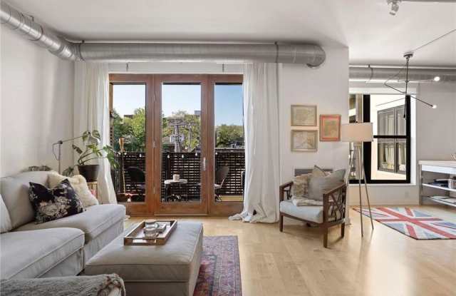 Photo of 15 E Franklin Avenue