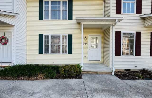 2 Bedroom, 2.5 Bath Townhouse