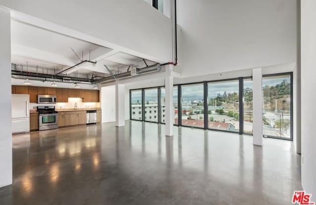 200 N San Fernando Rd