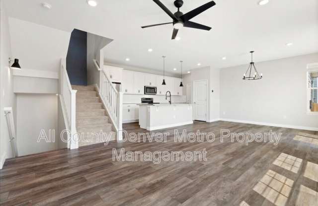 1900 Shoshone PL