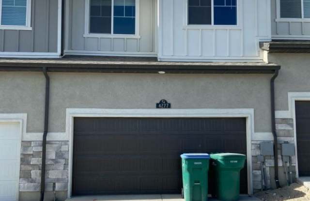 Photo of Lehi townhome for rent!
