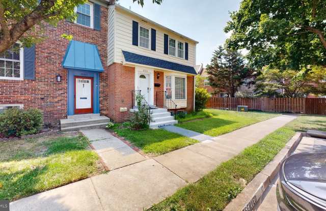 8105 KENOVA Lane