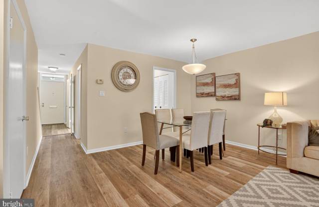 1729 S HAYES Street unit: 2