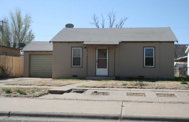 LARGE HOME QUIET STREET - 617 West 17th Street, Portales, NM 88130