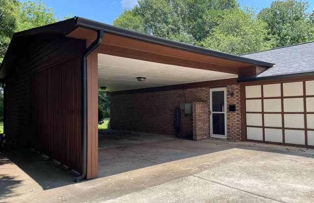 HALF MONTH OFF SPECIAL OFFER! Private modern 1bd/1bth with Covered Parking, Fixed Utilities, SS Appliances and More!