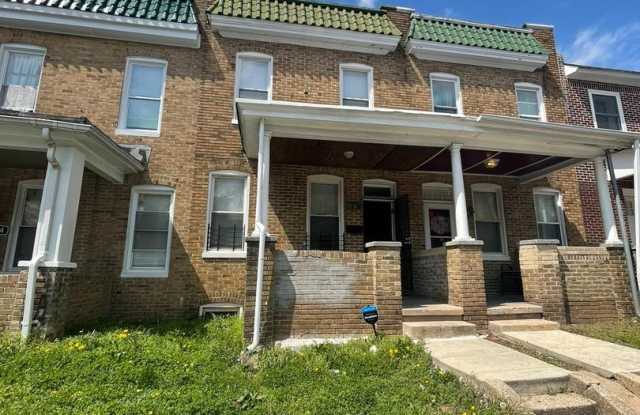 3 Bedroom Home with Porch, Fenced Yard, and Water Included on Barclay Street