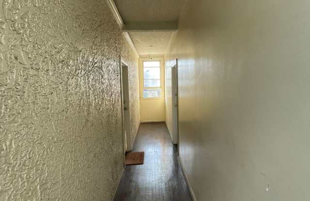 Large Fully Renovated Modern Studio- Full Kitchen - 3.7 Mi 4rm Miracle Mile/ Melrose /Beverly Center.
