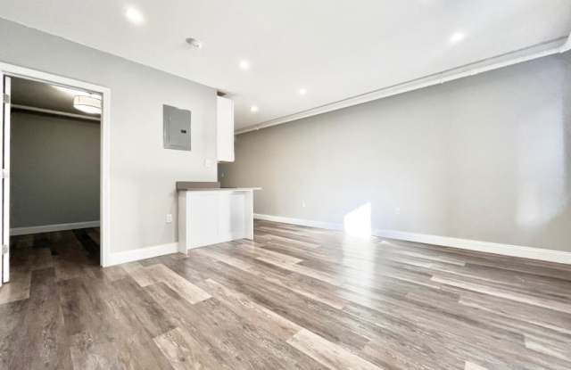 Photo of 121 Vermilyea Ave