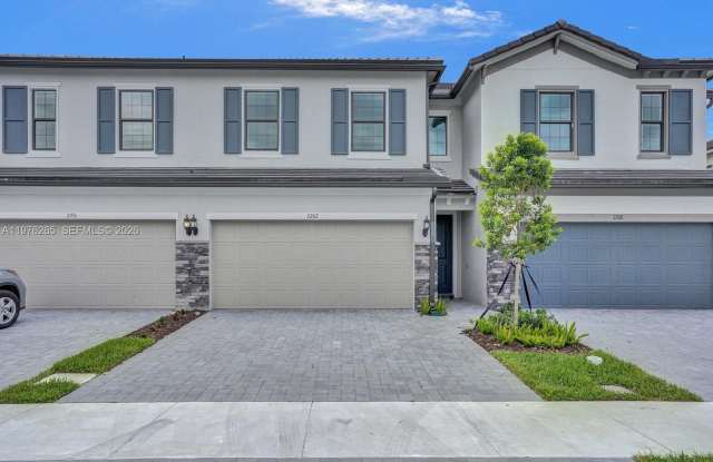 2202 S Appleton Circle S