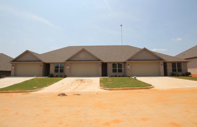 Luxury 3 Bedroom 2 Bath Townhomes in Bullard ISD!