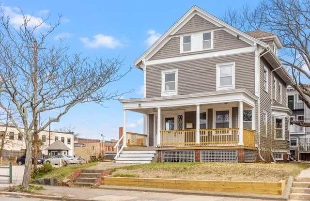 Photo of 242 Waterman Street