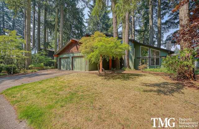 3 BD Hillsboro Home with Large Primary Suite & Outdoor Living