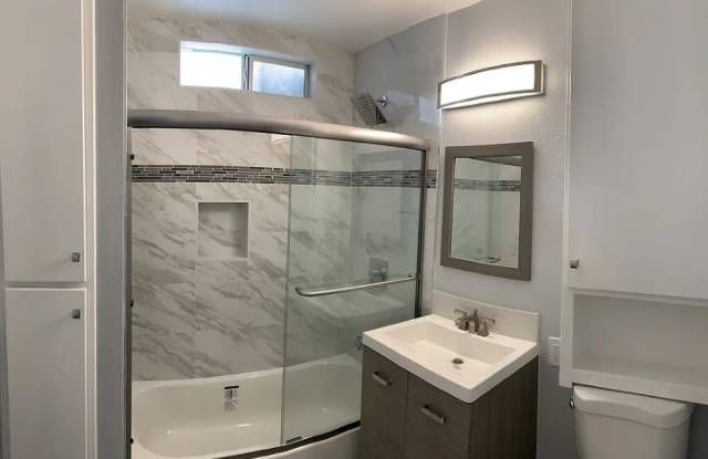 1314 East Robidoux Street