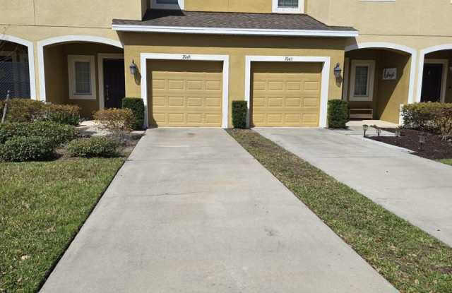 Ready to move in Townhome in Riverview