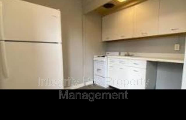 1207 E 11th Street #4