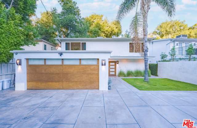 4444 Canoga Ave