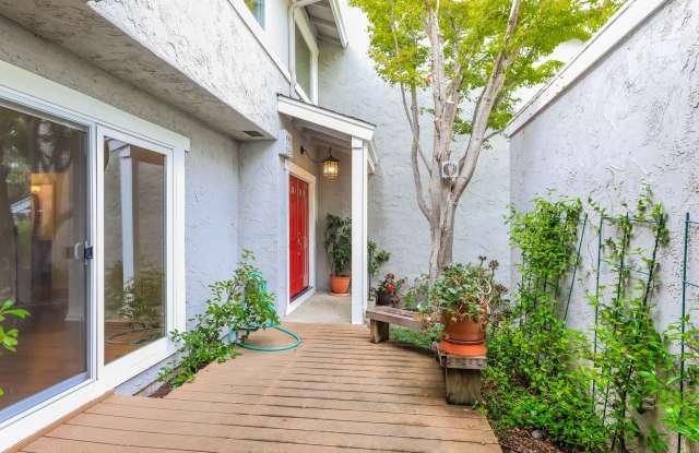 Available! Beautiful 3 Bedroom Townhome In Walnut Creek!