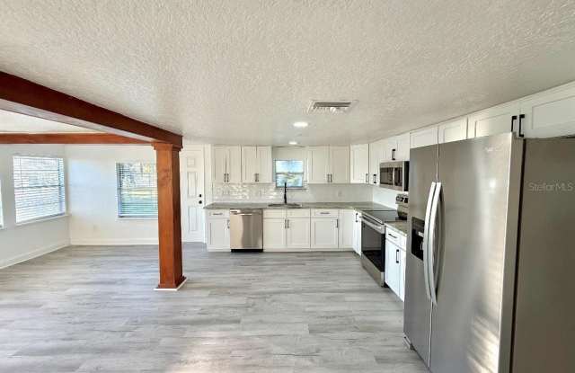 715 E SILVER STAR ROAD