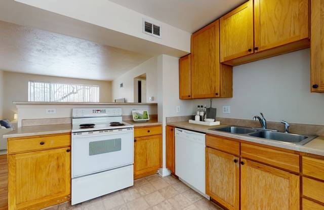 Park Hill Courtyard Apartments