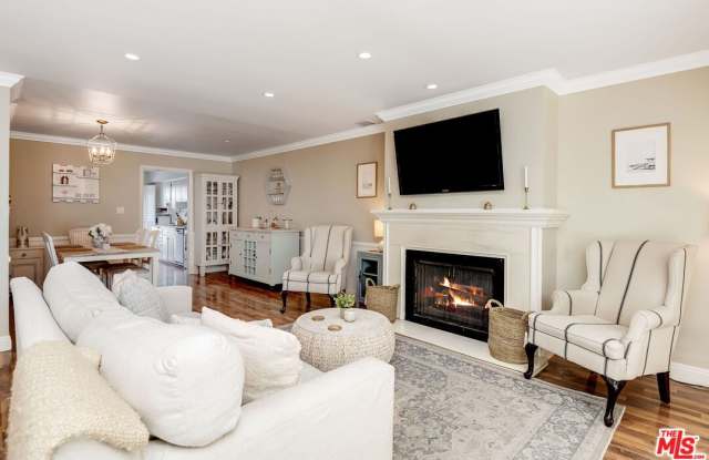 Photo of 4443 Saugus Ave unit: 3