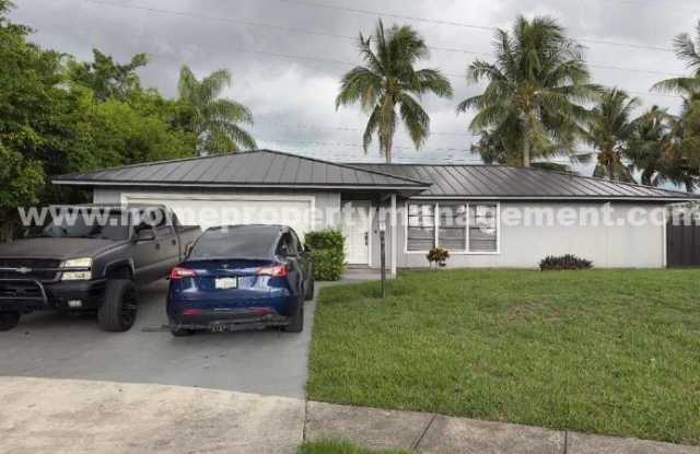 323 Canterbury Dr. W