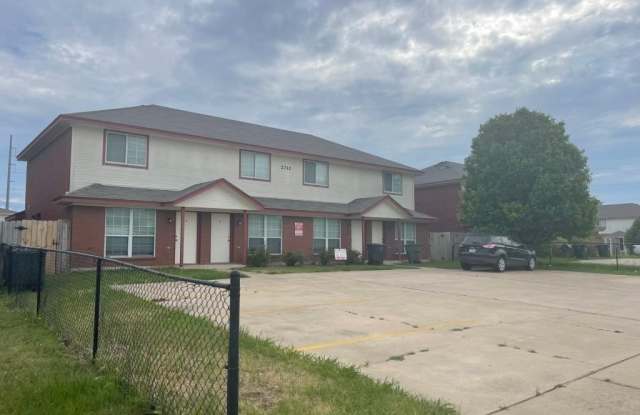 2712 Vernice Loop unit: B