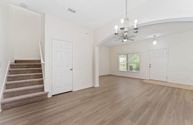 Nice 3/2.5 Townhouse with 2-Car Garage in Enclave at Moss Park – Lake Nona Area