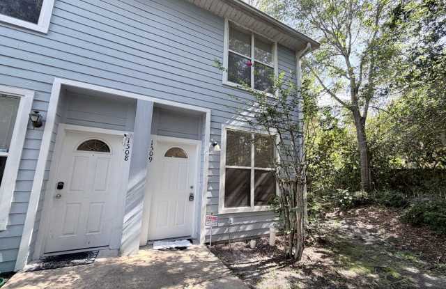 2 bedroom/ 2.5 bath in Kensington North