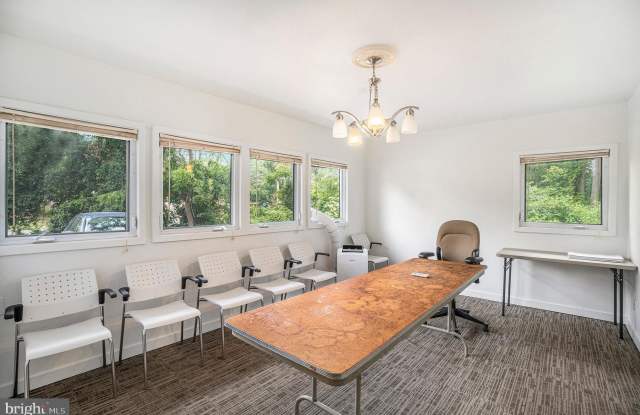 2425 BLAIR MILL Road unit: C