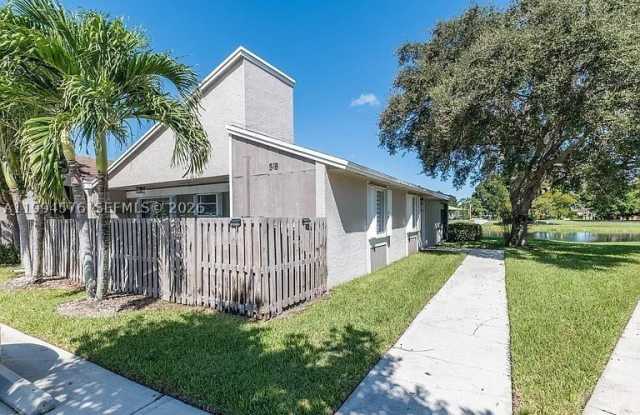 518 Woodgate Cir
