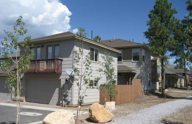1448 Mackenzie DrGarage