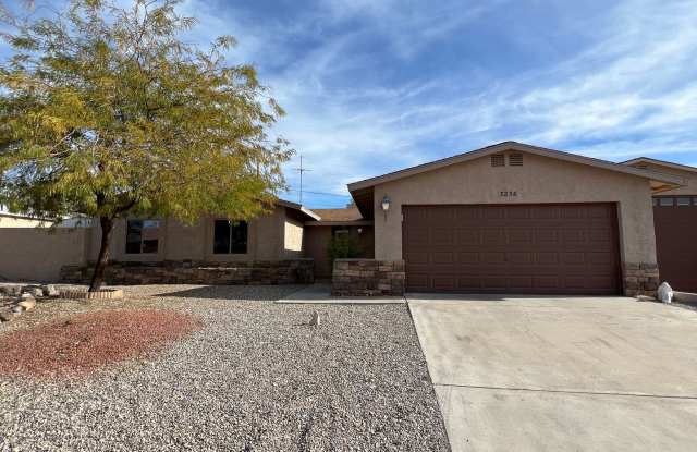 3 Bedroom Pool Home w/Solar
