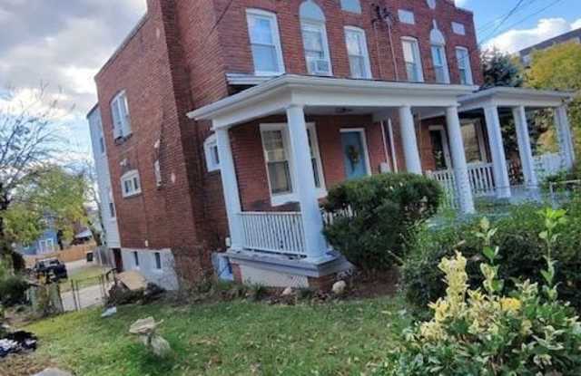 903 JACKSON Street NE